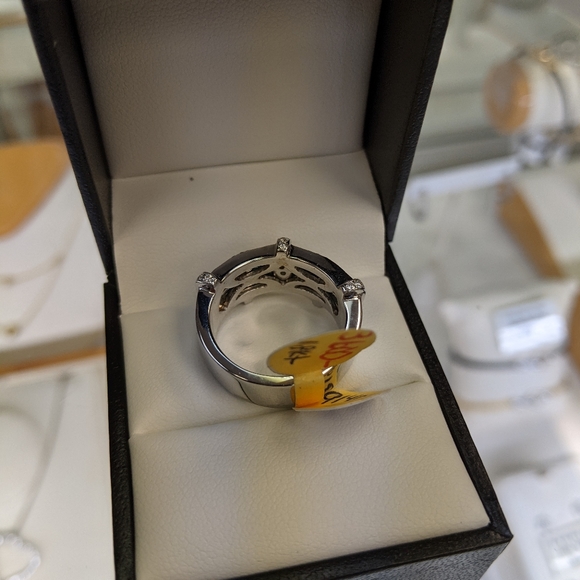 18k blue & white diamond ring - Picture 9 of 12